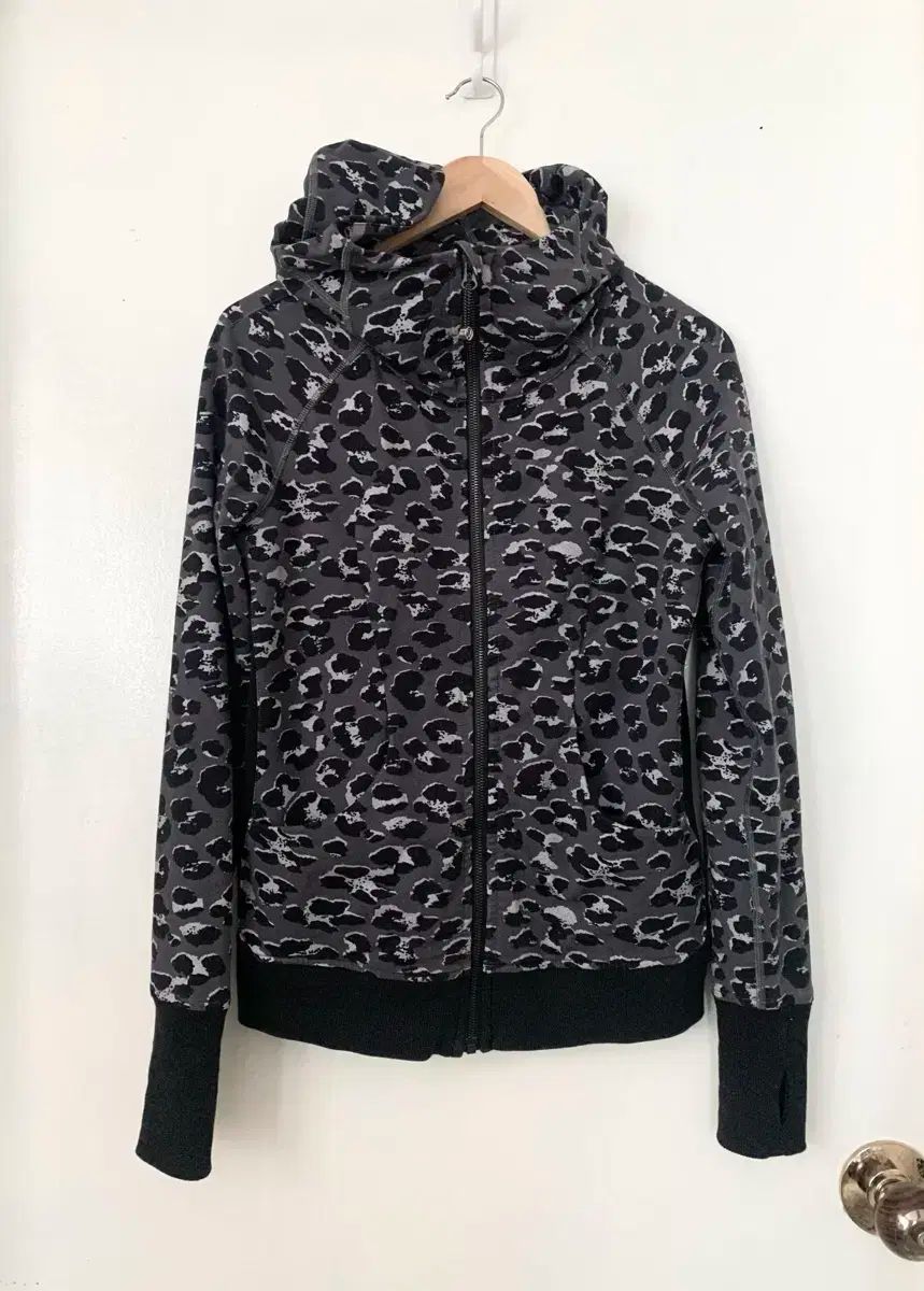 lululemon ルルレモン ヒョウ柄 レオパード ブラック さくらんぼ スキューバ 55