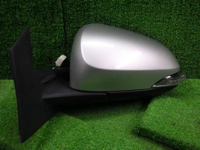 アクア DAA-NHP10 左サイドミラー 1F7 銀 電動格納 ウィンカー付 7ピン 87940-52D50 9151