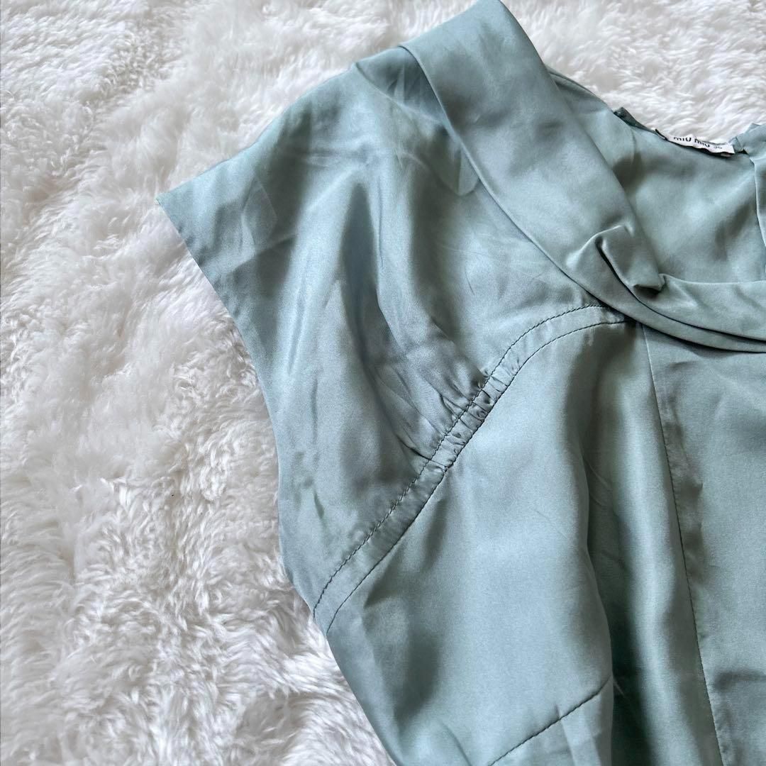 入手困難✨ ミュウミュウ ワンピース シルク100% 冠婚葬祭 ドレス グリーン 入手困難✨ ミュウミュウ ワンピース シルク100% 冠婚葬祭