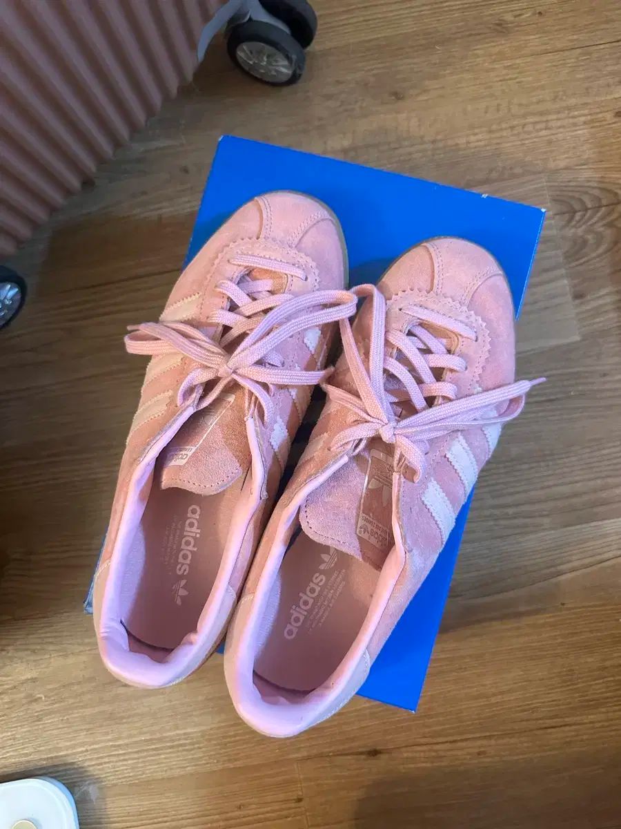 アディダス 靴 235