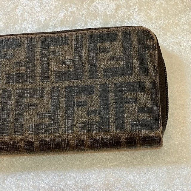 FENDI フェンディ FENDI ズッカ ラウンドファスナー 長財布 ズッカ柄