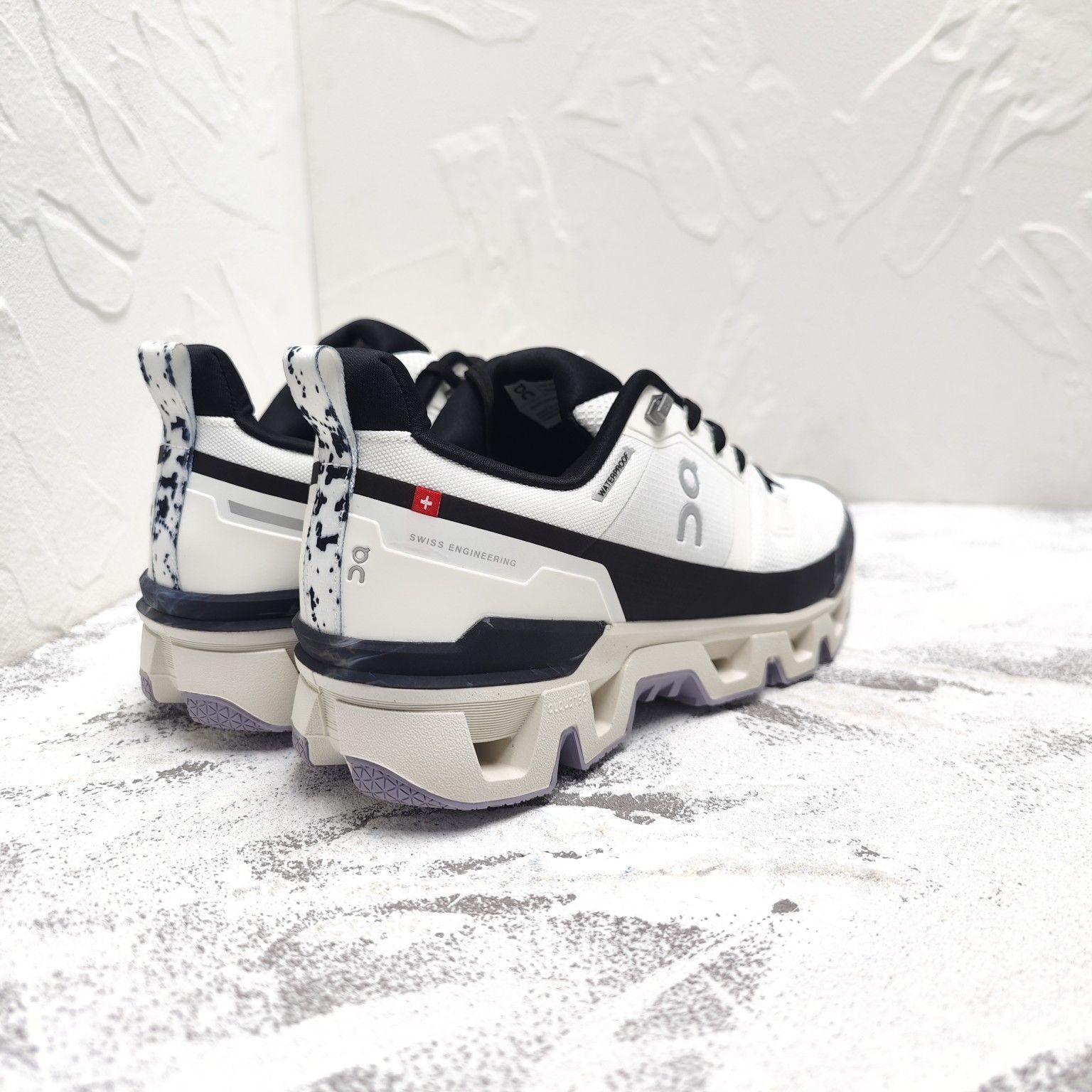 オン クラウドワンダー ウォータープルーフ On Cloudwander