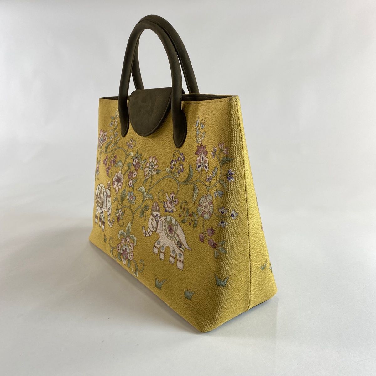 未使用品　OKAJIMA 和装バッグ 逸品 孔雀 草花 金彩 縮緬 正絹 未使用品 OKAJIMA 和装バッグ 逸品 孔雀 草花 金彩 縮緬 正絹