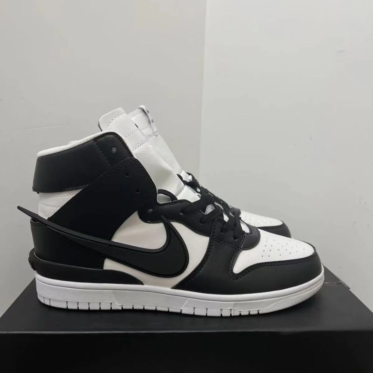 新品未使用 ナイキ AMBUSH x Nike Dunk Black  スニーカー