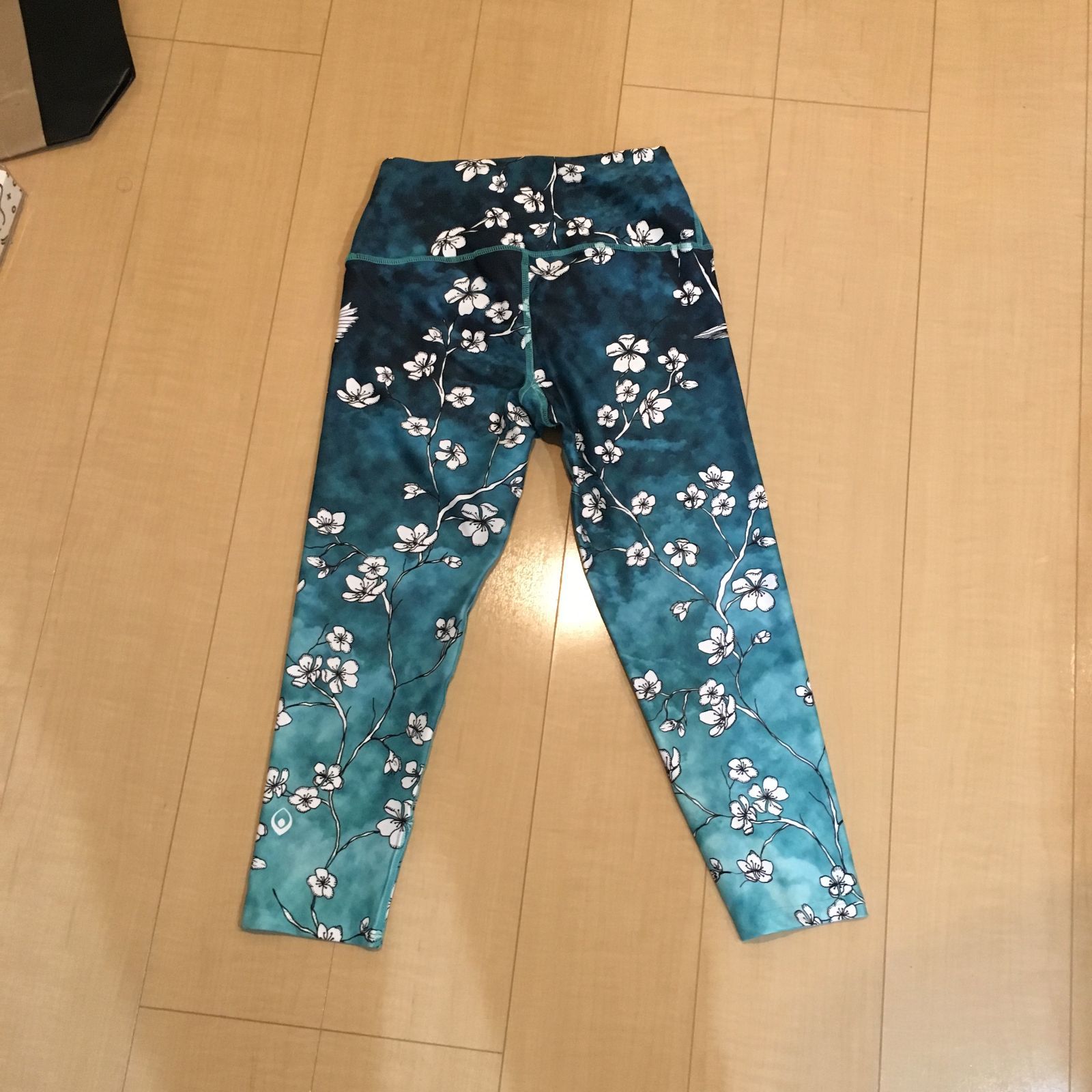 Coast柄【新品】inner fire ヨガレギンスカプリ丈 inner fire ヨガレギンスカプリ丈 Blossom柄 - メルカリ