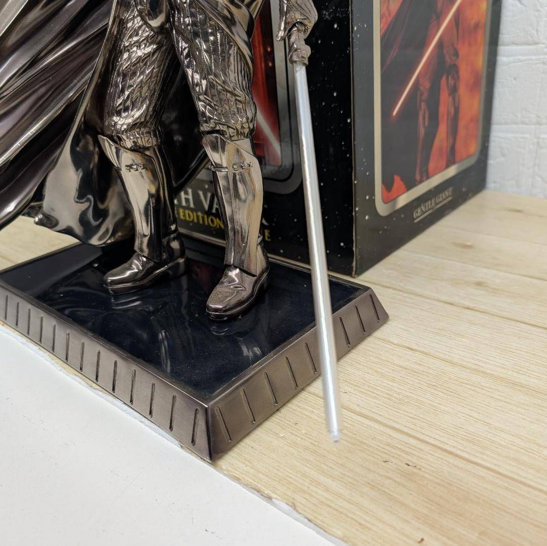 シリアル入り スターウォーズ STAR WARS スタチュー ダースベイダー