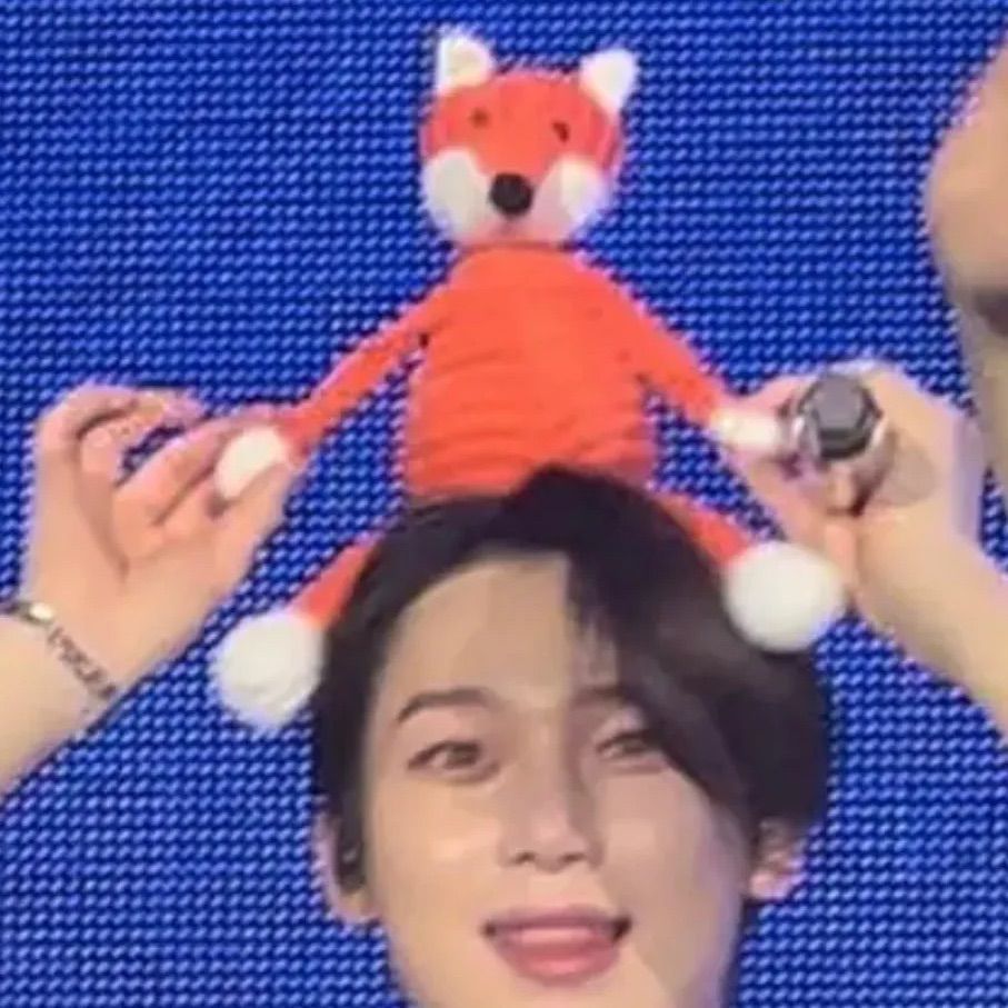 キツネのぬいぐるみキーホルダー🦊 きつね 狐 ENHYPEN ソヌ seventeen