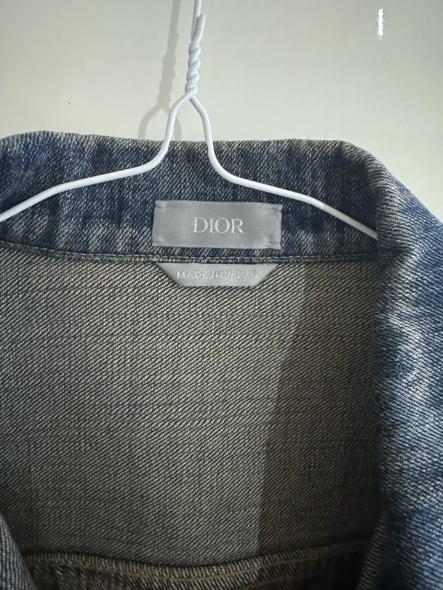 DIOR