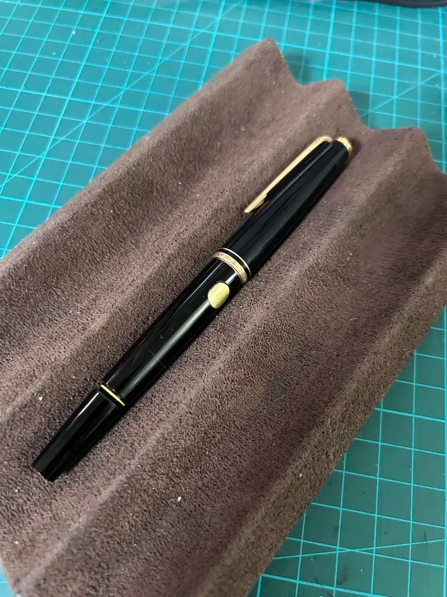 80 ザ イヤーズ Montblanc モンブラン 万年筆 ー ピストンフィラー ef 585 ゴールドチップ