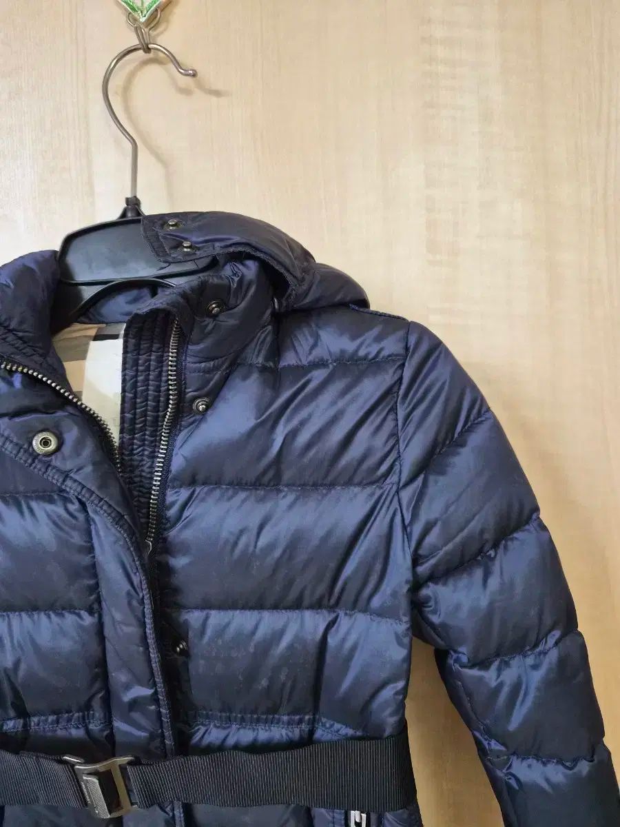 バーバリー キッズ ネイビー ベルト付き ダウン コート 4 y