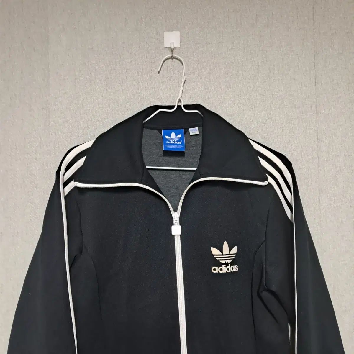 adidas アディダス