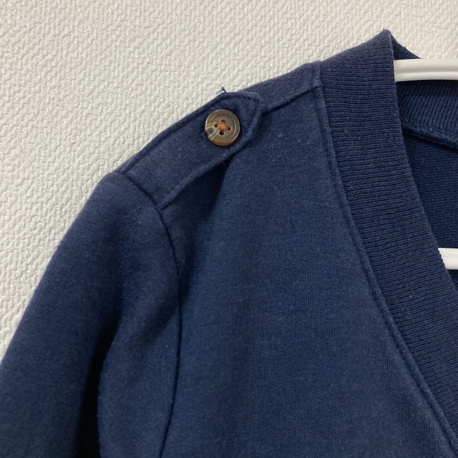 70221 ★ キッズ トップス 【OLD NAVY】 110cm ネイビーカラー 紺色 Vネック カーディガン 薄手 春先  肩ボタン USED 古着