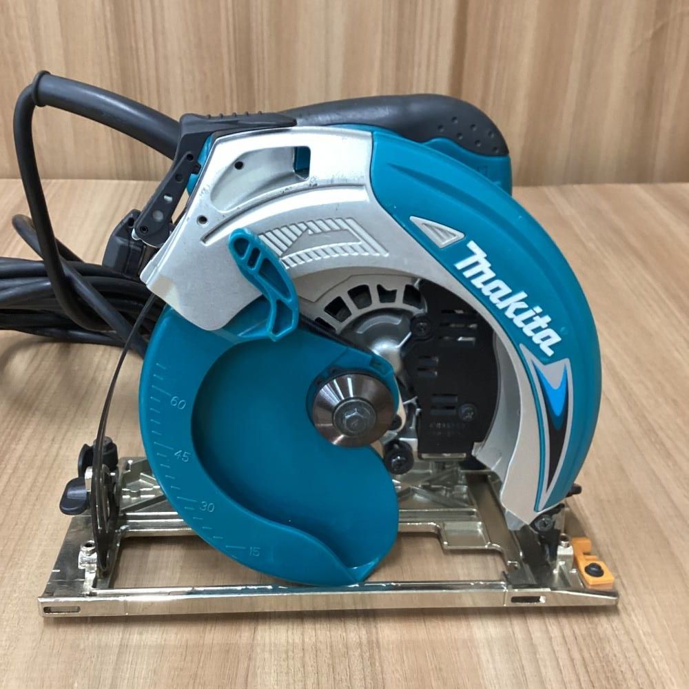 マキタ 電気マルノコ 刃径190mm⁄切込68mm アルミベース5837BA マキタ 電気マルノコ 刃径190mm⁄切込68mm アルミベース5837BA