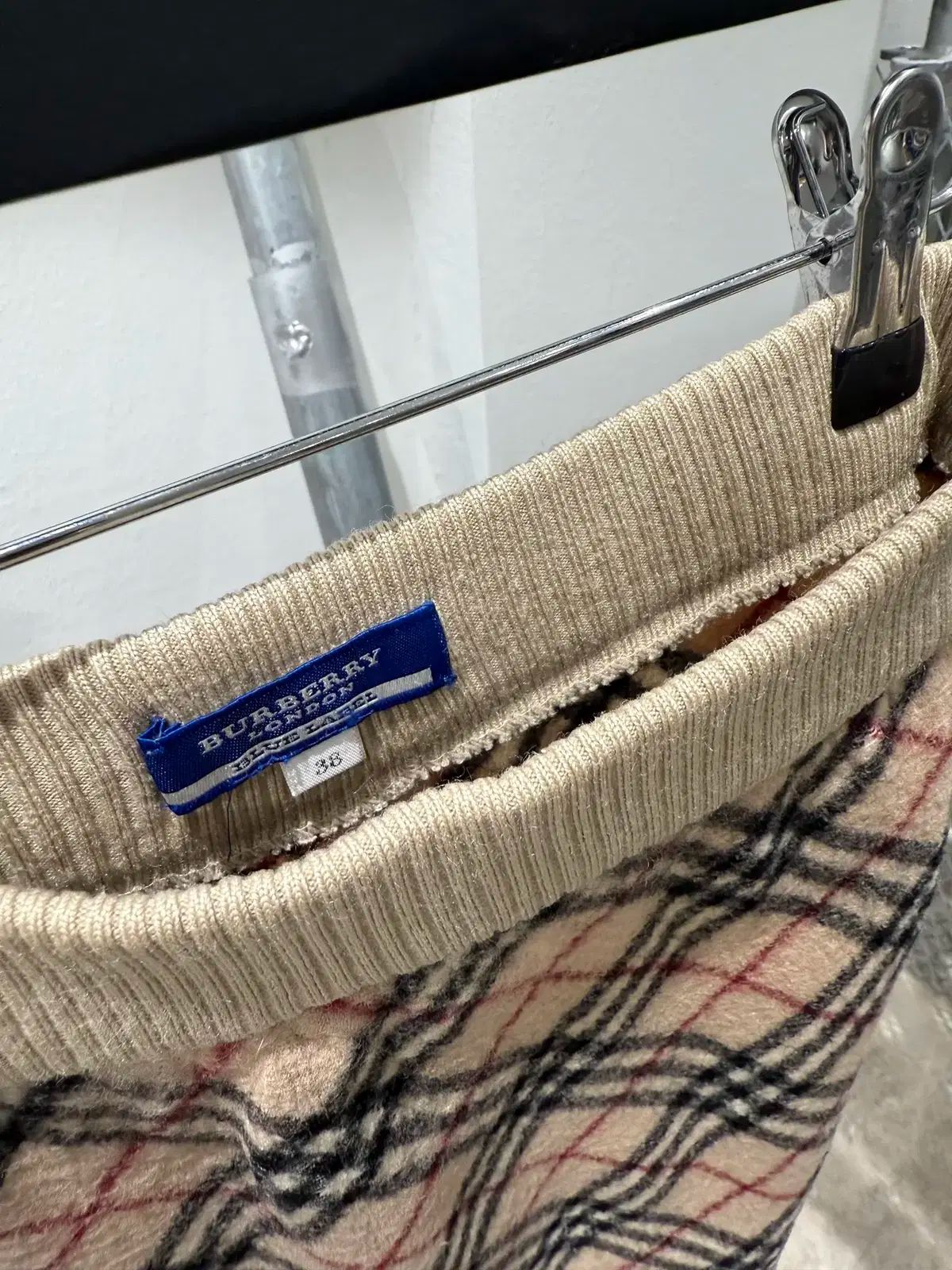 バーバリー ブルーレーベル スカート WWW_OLIVIERBERNSTEIN_COM