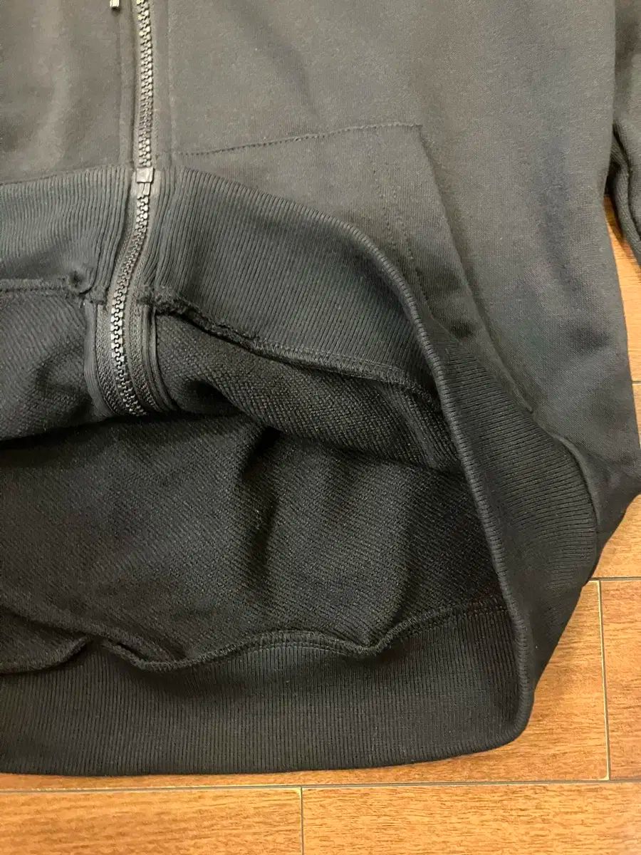 ハーディ フード付きジップアップ