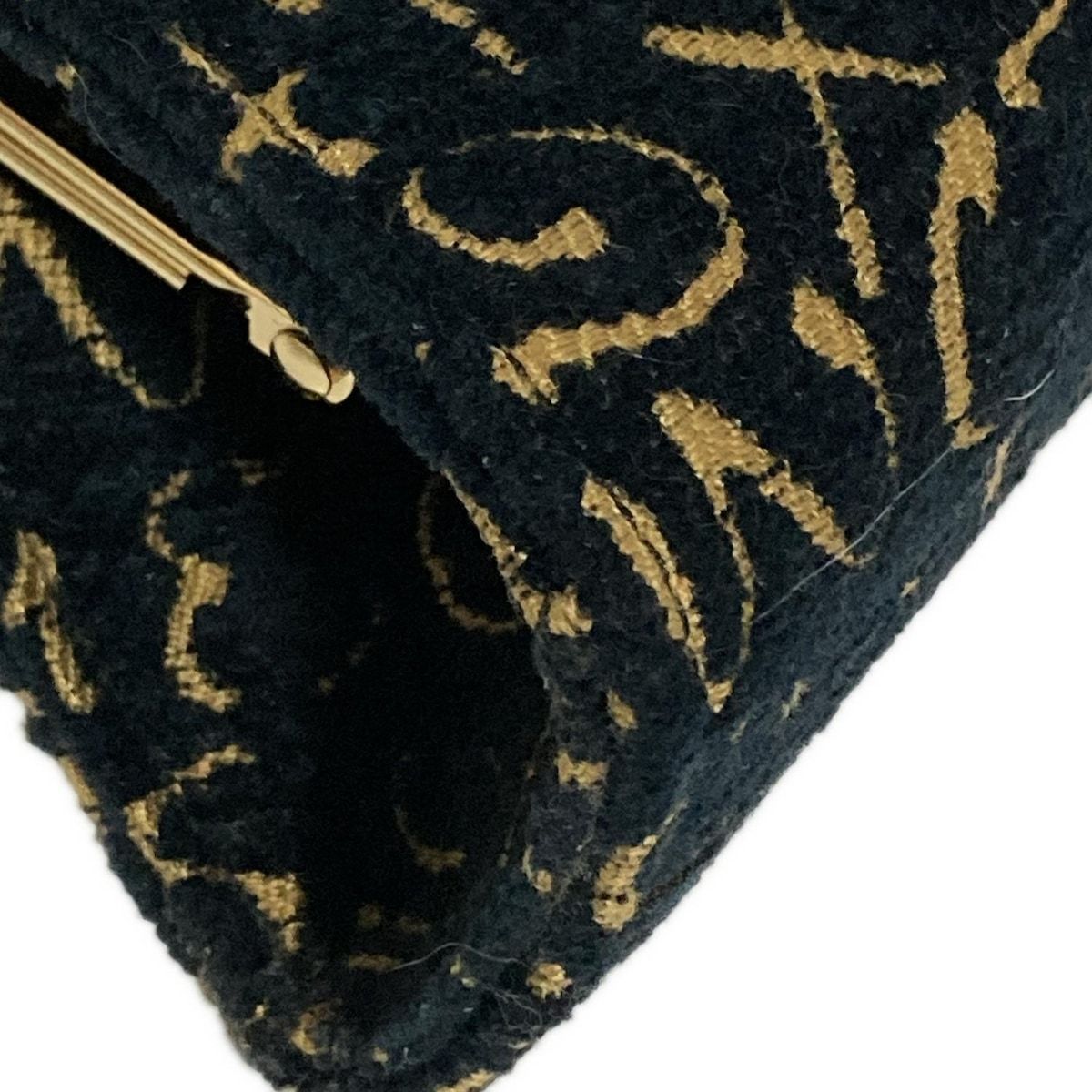 - 黒×ゴールド×マルチ