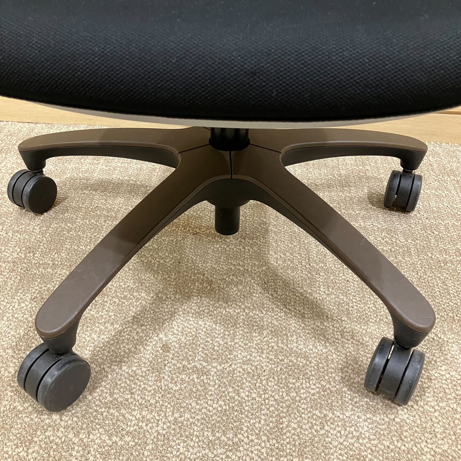 中古 S(美品)】MOVU(モーブ) KF-615GB-K1K1T1 イトーキ - メルカリ 