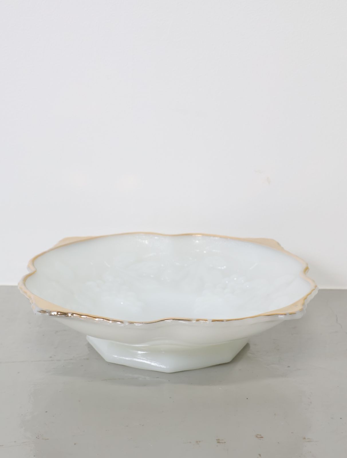 アンティーク　ミルクガラス　蓋つき　コンポート アンティークミルクガラス蓋つきコンポート