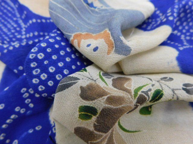 ；和古布材料；江戸縮緬、波に宝尽くし柄の端布 正絹江戸縮緬 古布 紅色 アンティーク ヴィンテージ 希少 古裂 248253