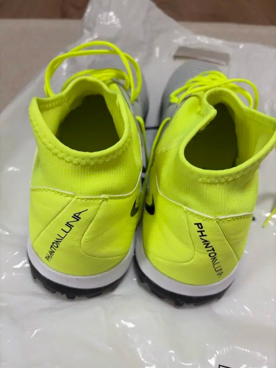 ナイキ FANTOM ルーナ 2 アカデミー TF 280