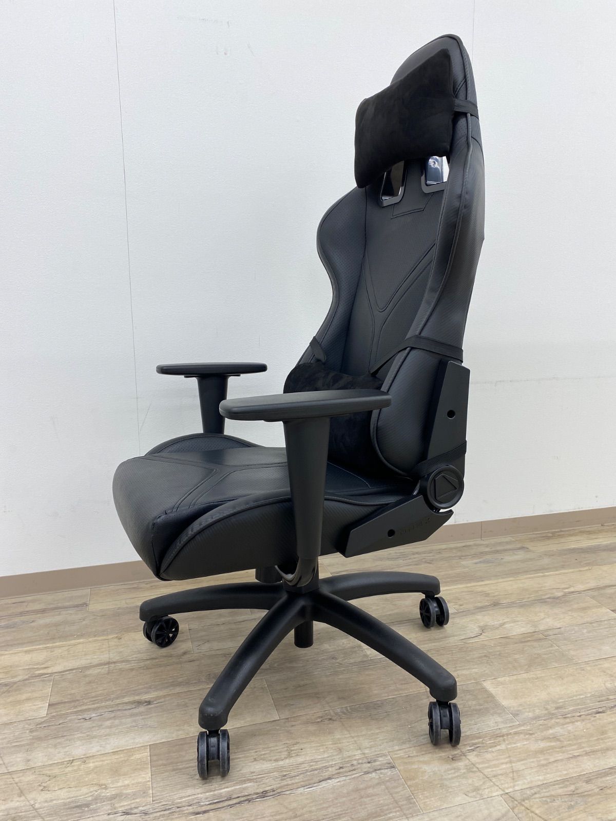 1F AY25092626 ONEX Tribute ゲーミングチェア ブラック