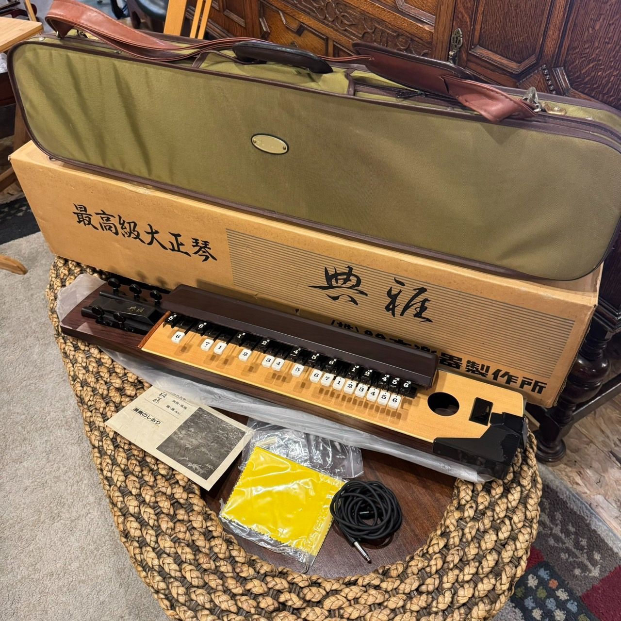 スズキ 大正琴 風雅 ハードケース付きSUZUKI 最高級電子大正琴 風雅