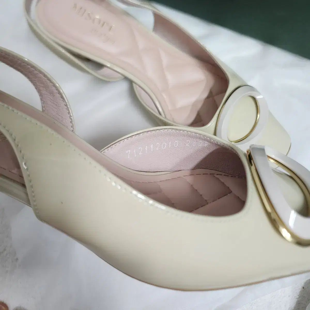 【有名な】 MISOPE ミソペ エナメル パンプス アイボリー 230 人気アイテムはお早めに