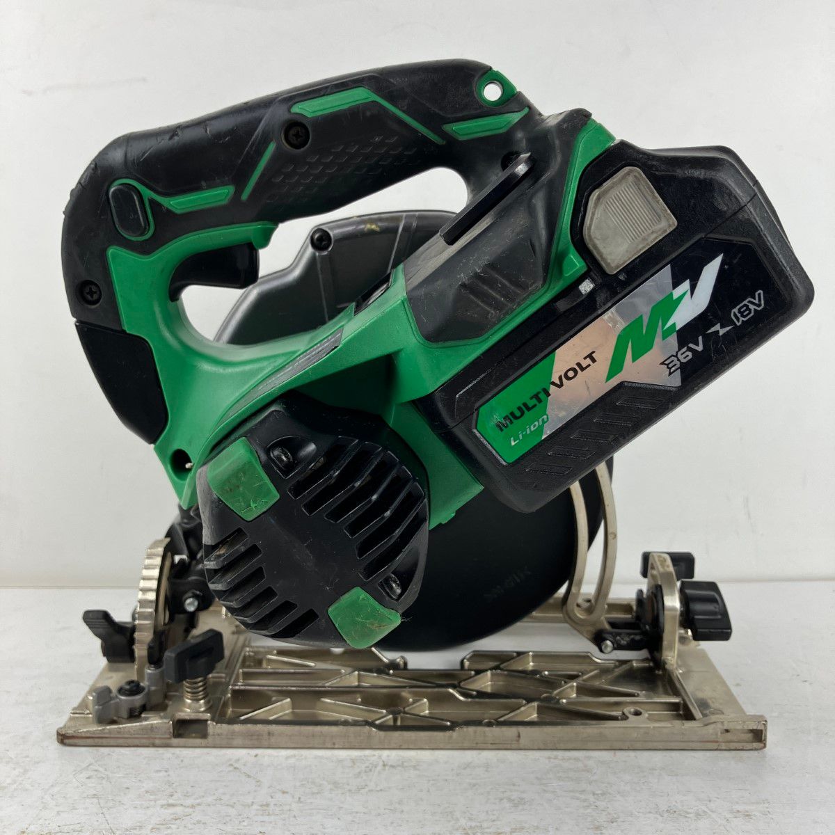 ЗЗHITACHI 日立 18v 165mm コードレス丸のこ バッテリーx1付 充電器無し C18DBAL グリーン