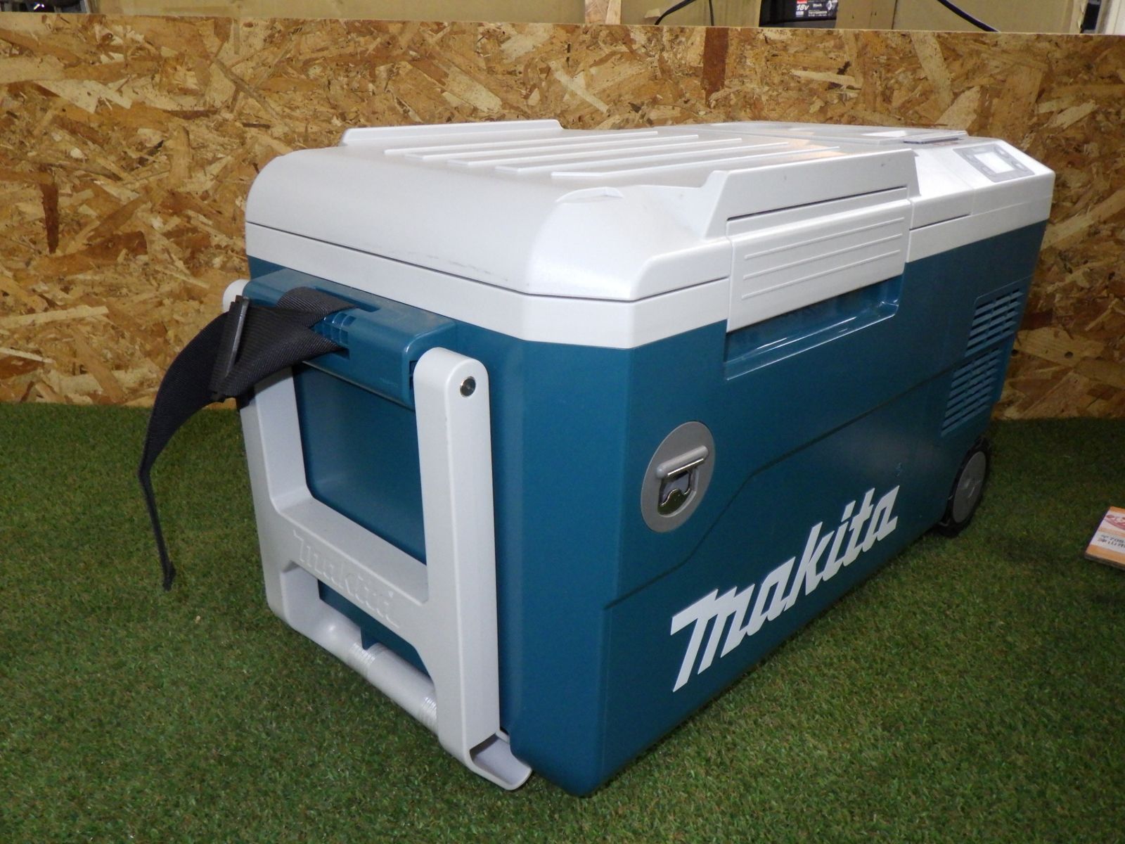 マキタ（makita） 充電式保冷温庫 40Vmax (18Vも使用可能)<本体