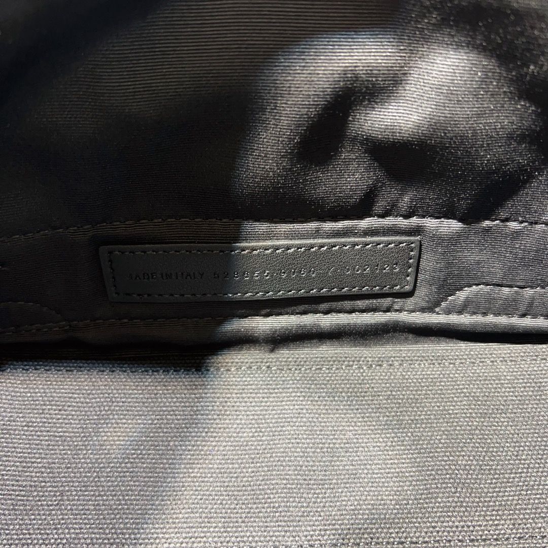 バレンシアガ BALENCIAGA