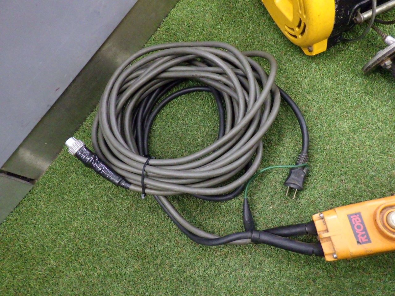 コード根元に補修あり