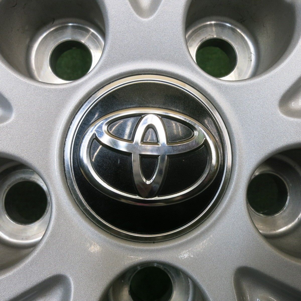 【美品】トヨタ 90 ヴォクシー 純正 16in 6J +40 PCD114.3 1115】16インチ 6J TOYOTA純正 ノア・ヴォクシー90系 16×6J ET50 PCD114.3