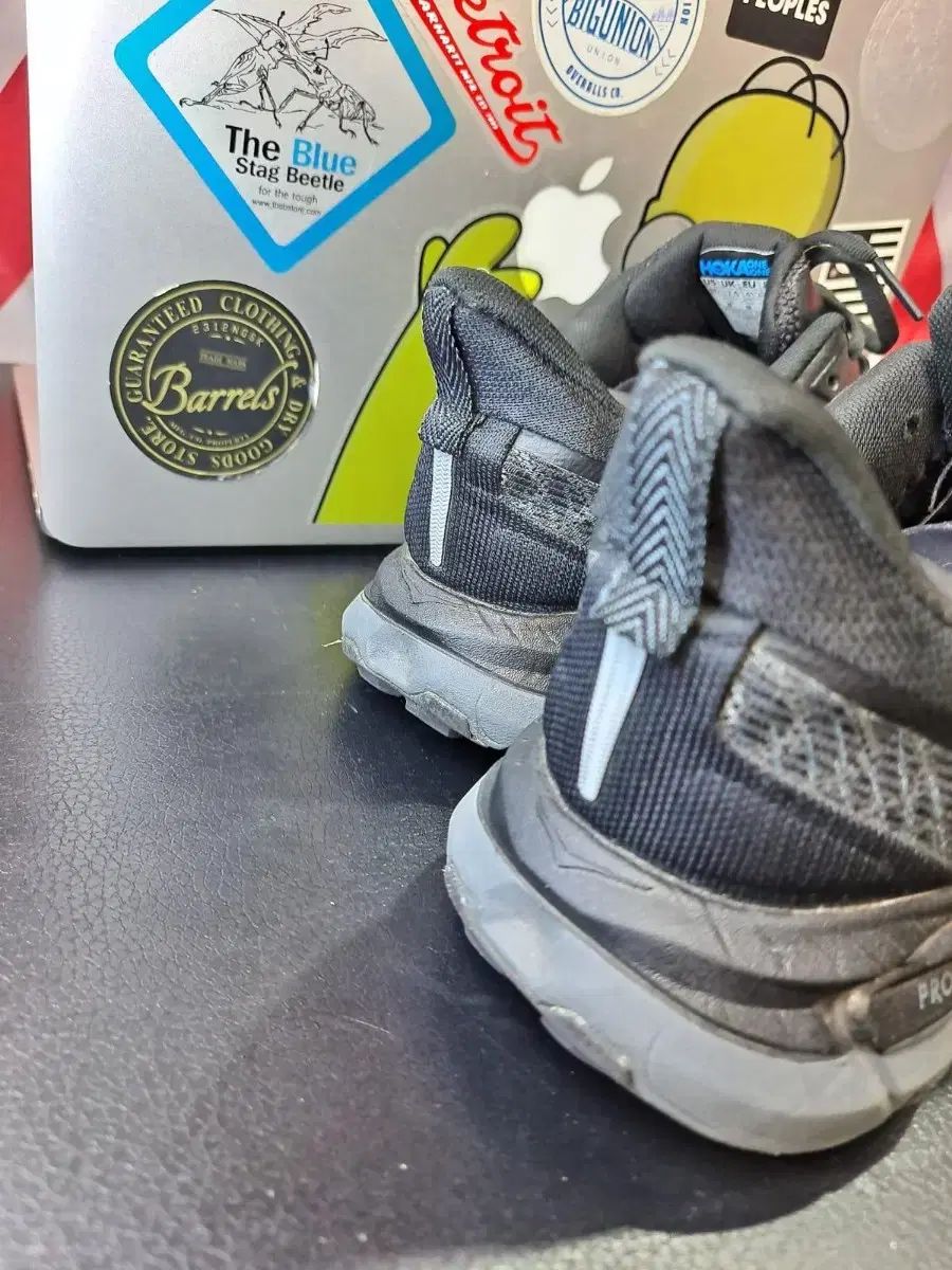 ランニングシューズ 黒