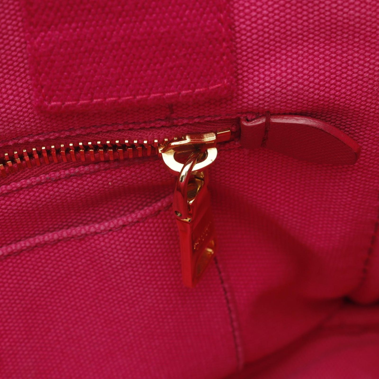 プラダ PRADA
