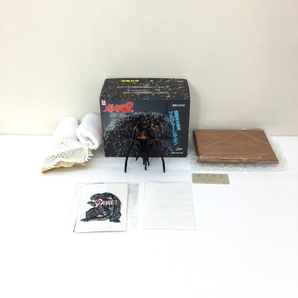 M1号 ガメラ2 ソルジャーレギオン 撮影用小道具 木製ベース 番号入り金属プレート付 1000体
