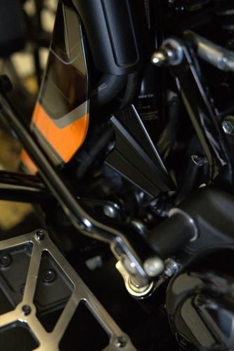 ホーンリロケーションキット VVT style ブラック 以降FLHXSE FLTRXSE 以降FLHX FLTRX FLTRXSTSE 以降FLHXU