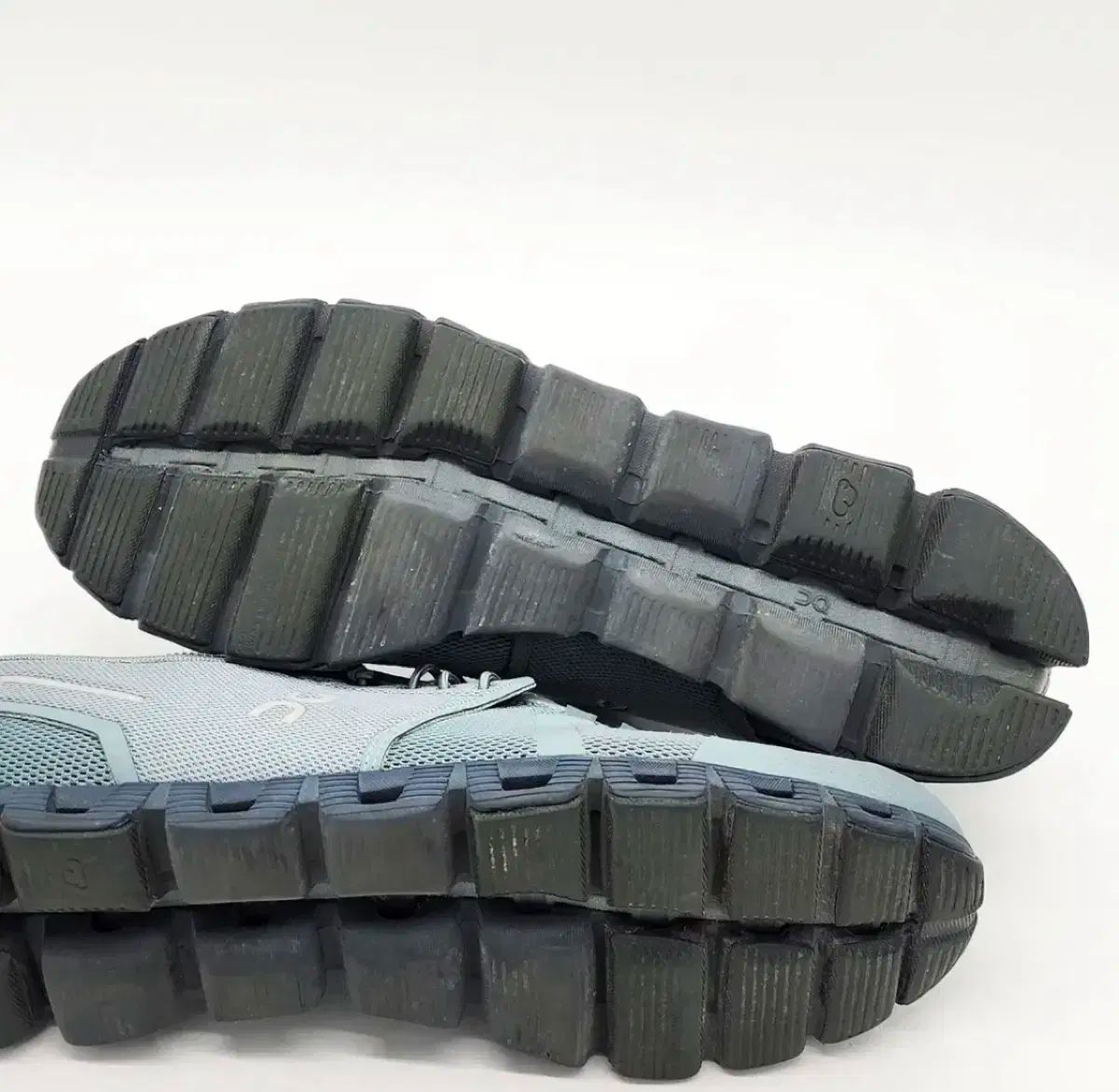 単ランニング クラウド5 カーキ 285