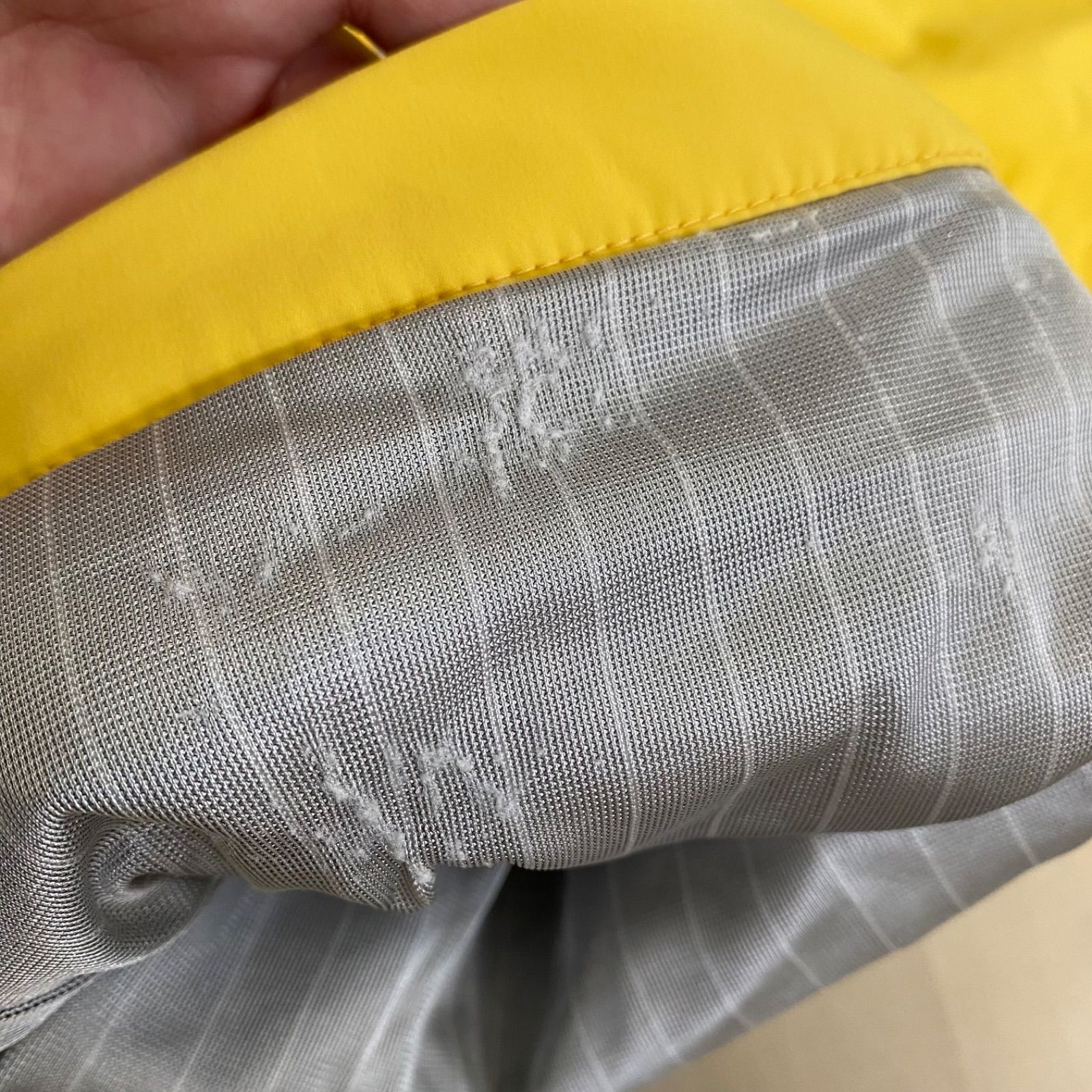 スポーツ イエロー