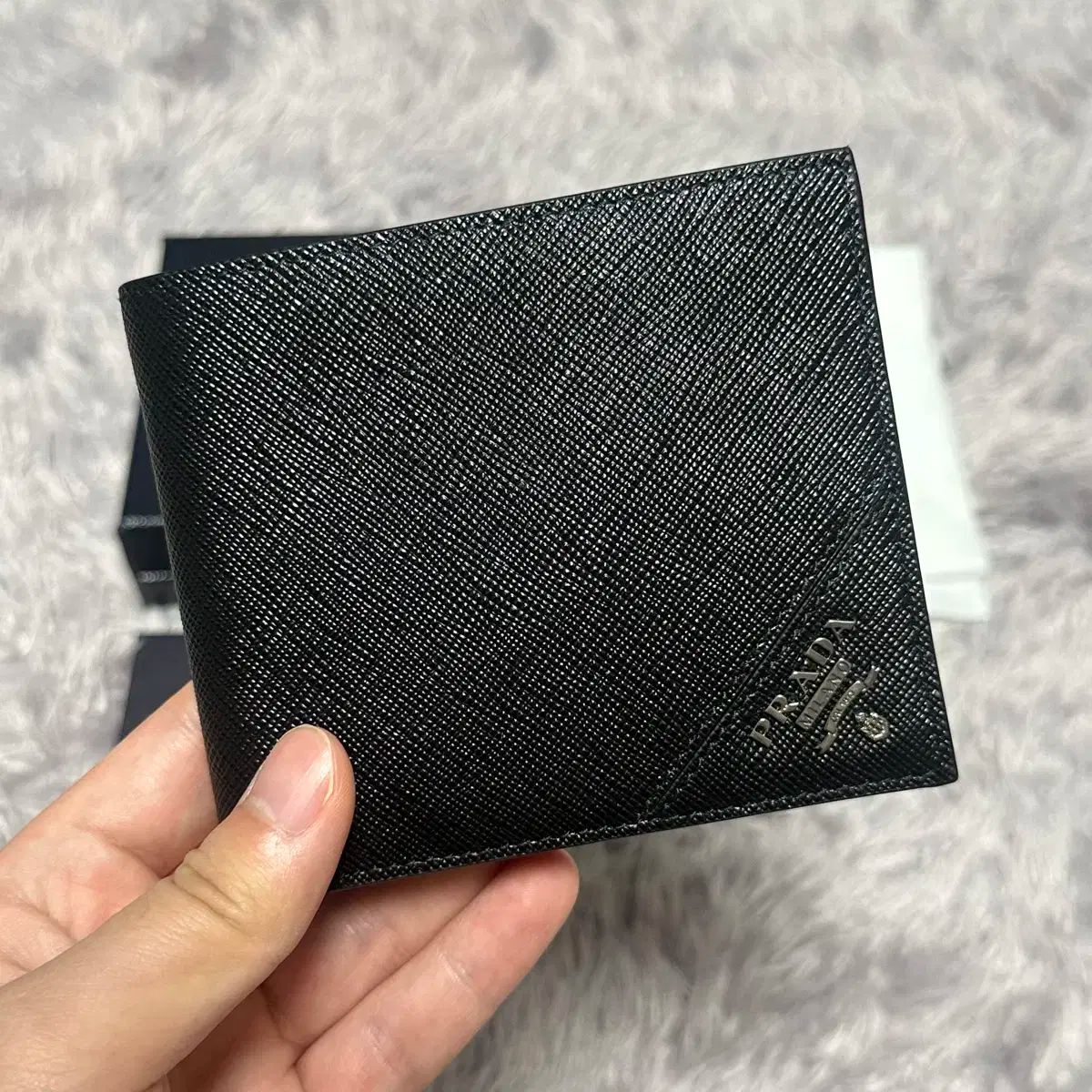 | PRADA プラダ サフィアーノ 二つ折り財布 ブラック
