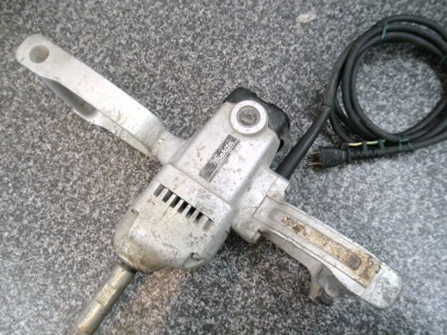 中古品 現状渡し makita マキタ カクハン機 UT2400 かくはん機 撹拌機 ミキサー