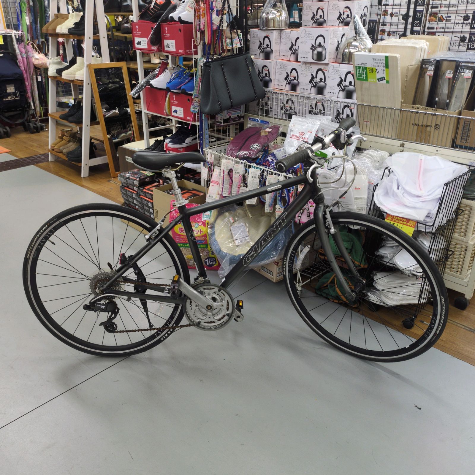 J234 ☆小キズサビ使用感☆クロスバイク☆GIANT☆ESCAPE R3☆3✕8段