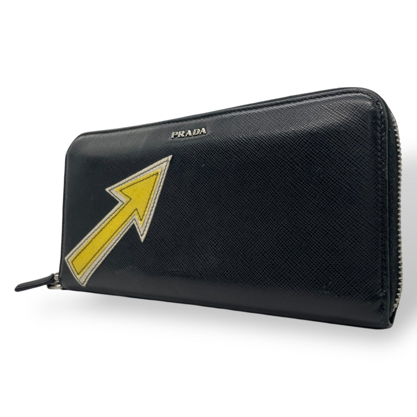 PRADA 長財布　ブラック　レザー　ラウンドジップ　ロゴマーク 143943.jpg