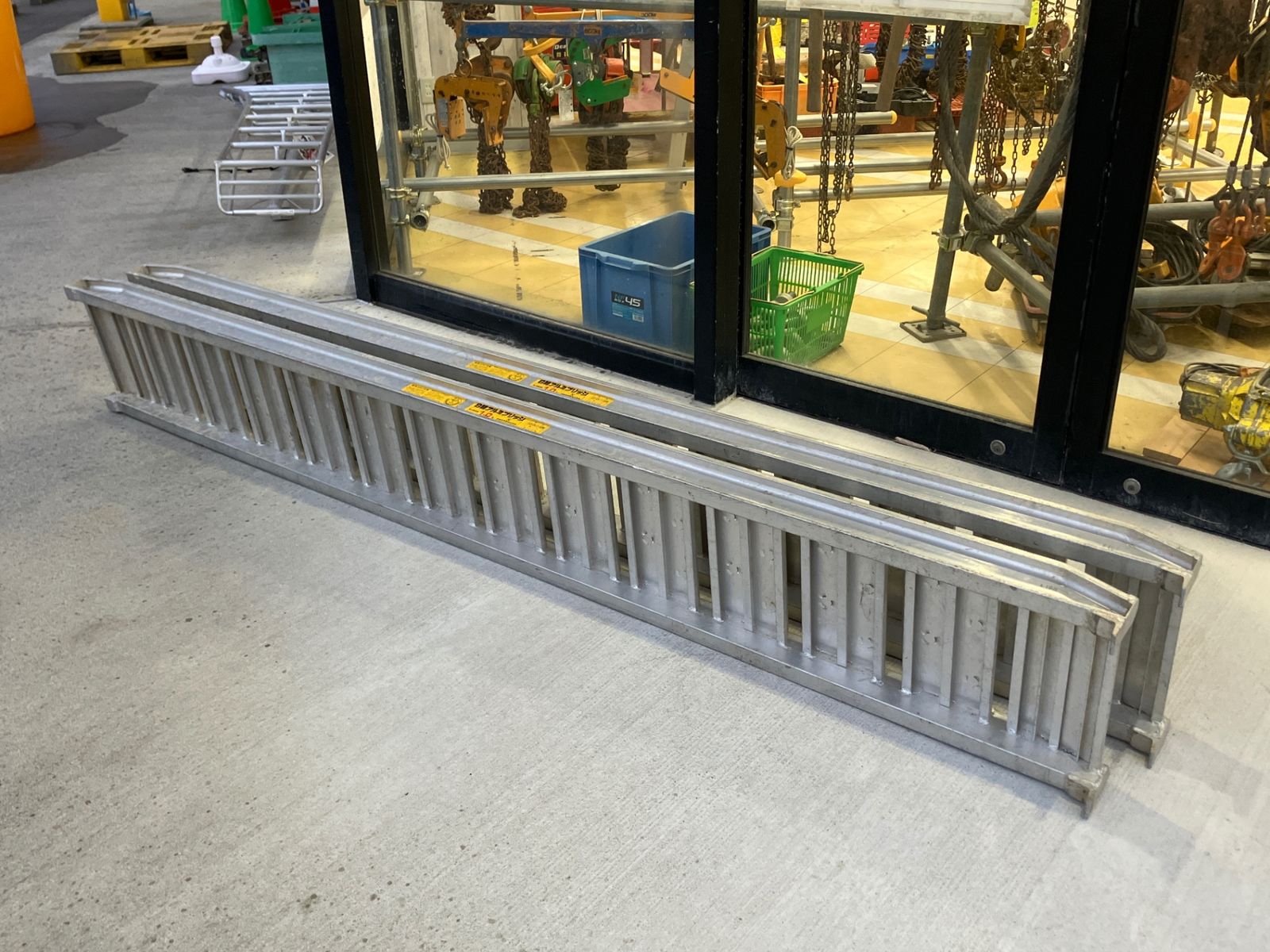 送料含む 品 日軽アルミブリッジ 10-CA9-30W 2本セット 内幅300ｍｍ 全長2700mm あゆみ板 梯子 アクトツール富山店 外