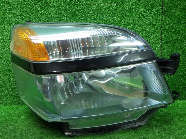 トヨタ　60系　ヴォクシー　前期　右ヘッドライト　ハロゲン　A2　28-153　240703112