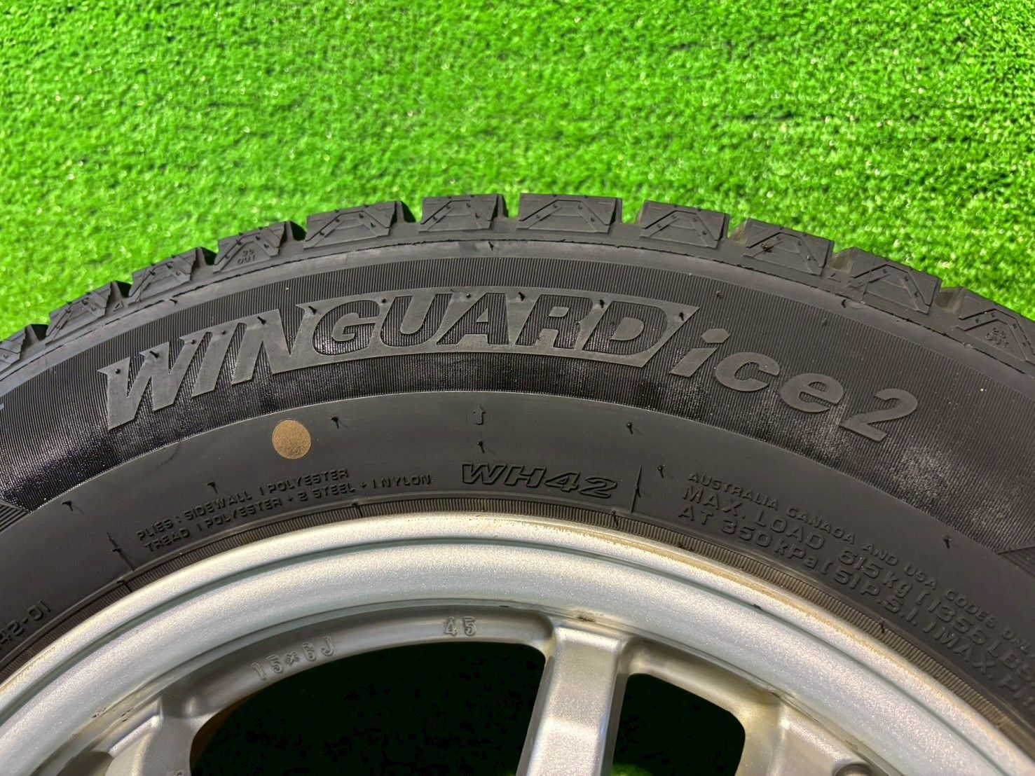 ZVW30前期 スタッドレスタイヤ純正ホイールセット