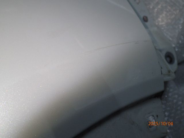 程度良 ヴェゼル RU1 フェンダー 右 パールホワイト 60210-t7a-g00zz
