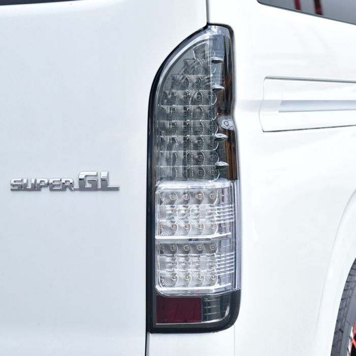 新品未使用 5型ハイエース レジアスエース 純正テールランプ