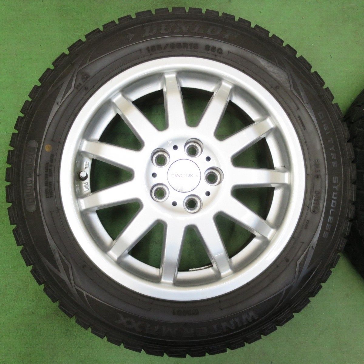 185-65R15 スタッドレスタイヤ送料無料バリ溝