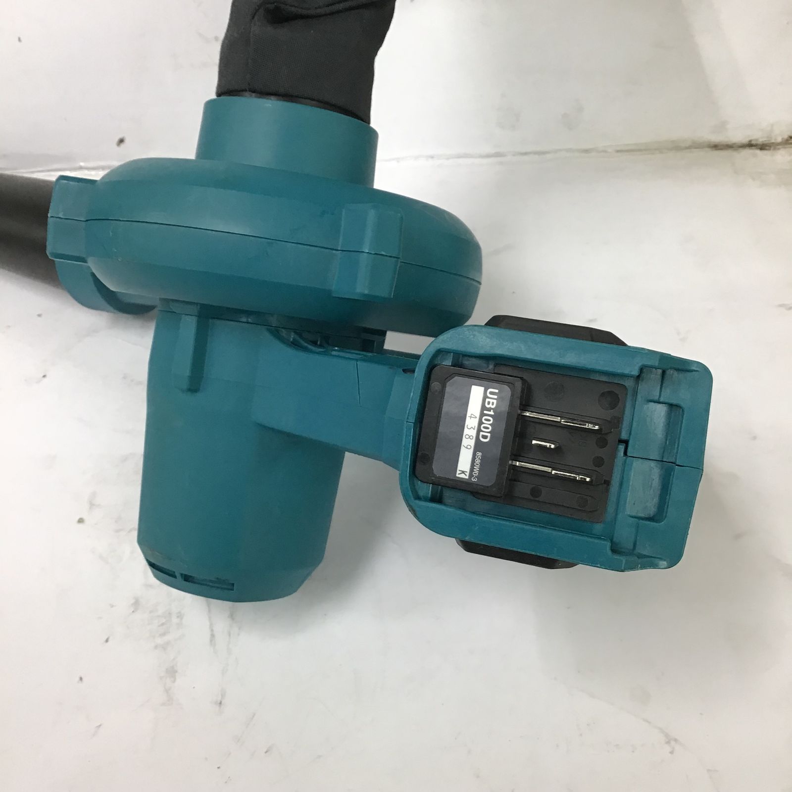 〇マキタ(makita) 充電式ブロワ UB100DZ 10.8vシリーズ 本体のみ(バッテリー・充電器別売)【町田店】