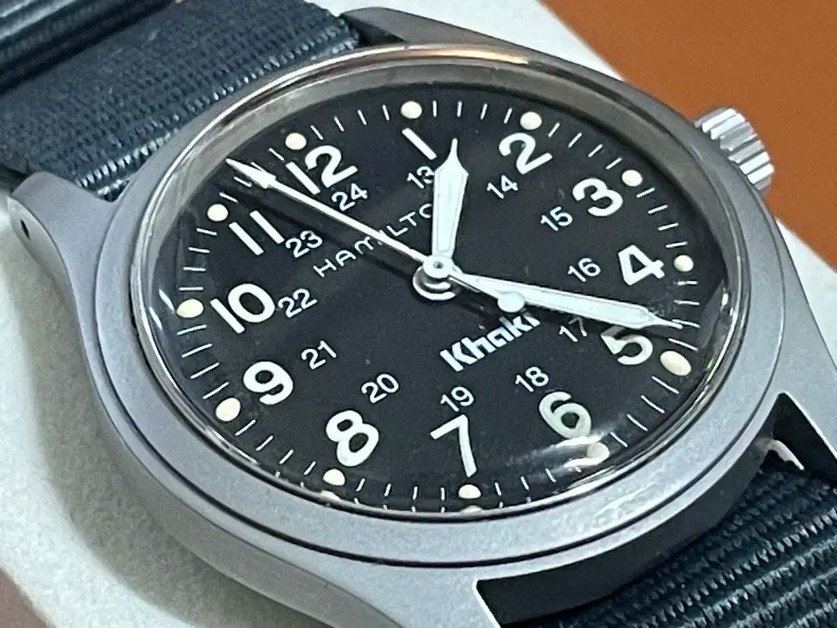 ハミルトン カーキ フィールド 9415 a 黒文字盤です